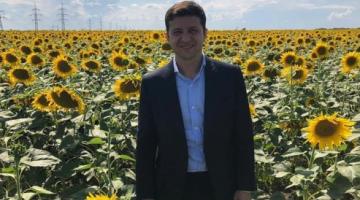 Зеленский поделился своим фото в подсолнухах в поздравлении аграриев
