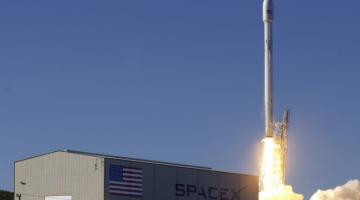 Ракета SpaceX приземлилась на плавающую платформу, но не совсем удачно